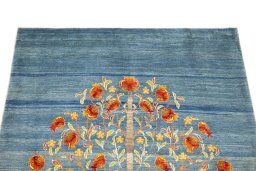 Surface texture of New Lori rug with natural Wool and intricate pattern