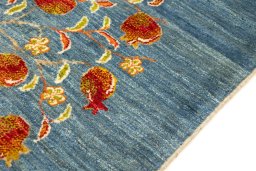 Central medallion detail of New Lori rug from Iran / Persia