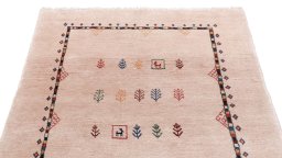 Surface texture of New Lori rug with natural Wool and intricate pattern