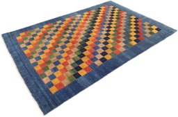 Corner detail of New Lori rug showing border pattern and Wool pile