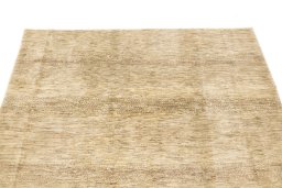 Surface texture of New Lori rug with natural Wool and intricate pattern