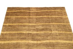 Surface texture of New Lori rug with natural Wool and intricate pattern