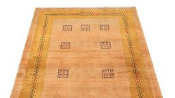 Surface texture of New Lori rug with natural Wool and intricate pattern