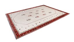Corner detail of New Lori rug showing border pattern and Wool pile