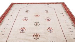 Surface texture of New Lori rug with natural Wool and intricate pattern