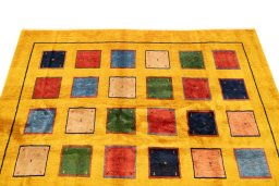 Surface texture of New Lori rug with natural Wool and intricate pattern