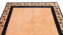 Surface texture of New Lori rug with natural Wool and intricate pattern