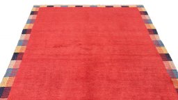 Surface texture of New Lori rug with natural Wool and intricate pattern