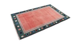 Corner detail of New Lori rug showing border pattern and Wool pile