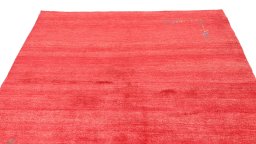 Surface texture of New Lori rug with natural Wool and intricate pattern