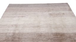 Surface texture of New Lori rug with natural Wool and intricate pattern