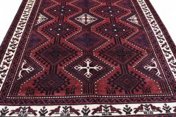 Surface texture of 2000s Lori rug with natural Wool and intricate pattern
