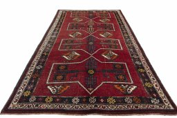 Surface texture of 2000s Lori rug with natural Wool and intricate pattern