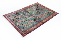 Corner detail of New Lori rug showing border pattern and Wool pile
