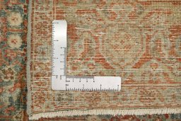 Corner detail of 1920s Mahal rug showing border pattern and Wool pile