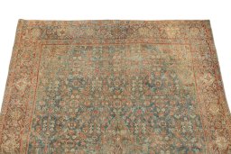 Surface texture of 1920s Mahal rug with natural Wool and intricate pattern