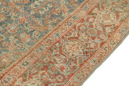 Central medallion detail of 1920s Mahal rug from Iran / Persia