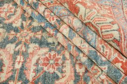 Corner detail of 1920s Mahal rug showing border pattern and Wool pile