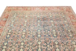 Surface texture of 1920s Mahal rug with natural Wool and intricate pattern
