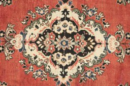 Central medallion detail of 1920s Mahal rug from Iran / Persia