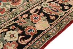 Close-up detail of 1920s Mahal rug from Iran / Persia showing Wool weave