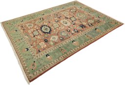 Corner detail of New Mahal rug showing border pattern and Wool pile