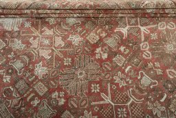 Corner detail of 1930s Mahal rug showing border pattern and Wool pile