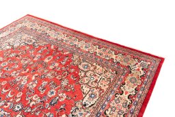 Close-up detail of 1975s Mahal rug from Iran / Persia showing Wool weave