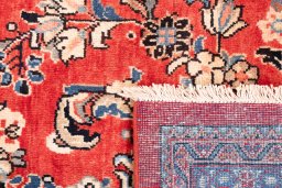 Central medallion detail of 1975s Mahal rug from Iran / Persia