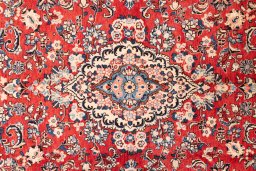 Close-up detail of 1975s Mahal rug from Iran / Persia showing Wool weave