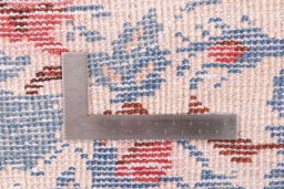 Corner detail of 2005s Mahal rug showing border pattern and Wool pile