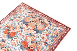 Surface texture of 2005s Mahal rug with natural Wool and intricate pattern