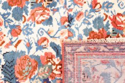 Close-up detail of 2005s Mahal rug from Iran / Persia showing Wool weave