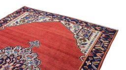 Surface texture of 1995s Mahal rug with natural Wool and intricate pattern