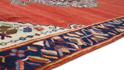 Central medallion detail of 1995s Mahal rug from Iran / Persia