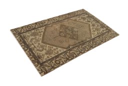 Corner detail of 1900s Malayer rug showing border pattern and Wool pile