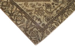 Backside of handmade 1900s Malayer rug showing knot structure and weave density