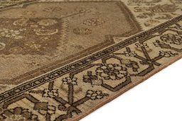 Central medallion detail of 1900s Malayer rug from Iran / Persia