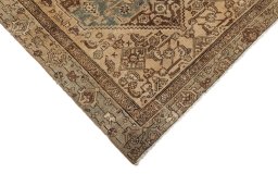 Close-up detail of 1920s Malayer rug from Iran / Persia showing Wool weave