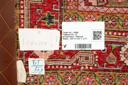 Close-up detail of 1950s Malayer rug from Iran / Persia showing Wool weave