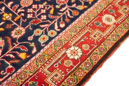 Close-up detail of 1950s Malayer rug from Iran / Persia showing Wool weave