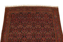 Surface texture of 1900s Malayer rug with natural Wool and intricate pattern