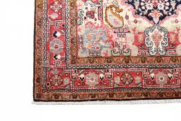 Corner detail of 1970s Malayer rug showing border pattern and Wool pile
