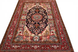Surface texture of 1970s Malayer rug with natural Wool and intricate pattern