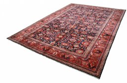 Close-up detail of 2000s Malayer rug from Iran / Persia showing Wool weave