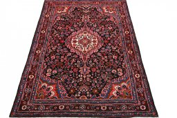 Surface texture of 1970s Malayer rug with natural Wool and intricate pattern
