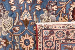 Close-up detail of 1981s Malayer rug from Iran / Persia showing Wool weave