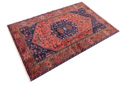 Corner detail of 1975s Malayer rug showing border pattern and Wool pile