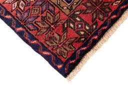 Central medallion detail of 1975s Malayer rug from Iran / Persia