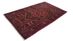 Corner detail of New Malayer rug showing border pattern and Wool pile